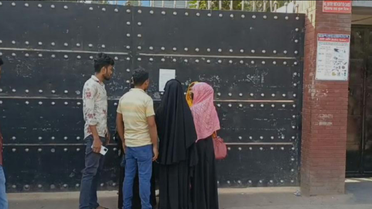 আন্দোলনের মুখে শতাধিক পোশাক কারখানা বন্ধ আন্দোলনের মুখে শতাধিক পোশাক কারখানা বন্ধ