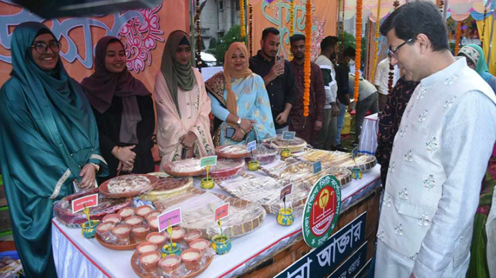 দক্ষিণ সিটির নগর ভবনে পিঠা উৎসব অনুষ্ঠিত  