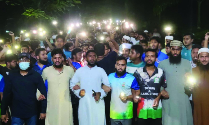ইবি শিক্ষার্থী সাজিদের মৃত্যুতে টর্চলাইট মিছিলে উত্তাল শিবির ইবি শিক্ষার্থী সাজিদের মৃত্যুতে টর্চলাইট মিছিলে উত্তাল শিবির