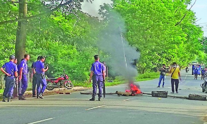 অবরোধে থমকে গেছে খাগড়াছড়ি