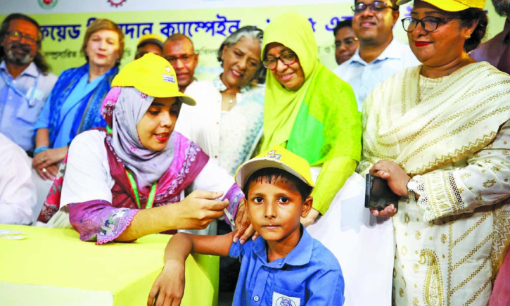 টাইফয়েডের টিকায় প্রথম দিনেই সাড়া, টিকা নিল ১০ লাখের বেশি শিশু