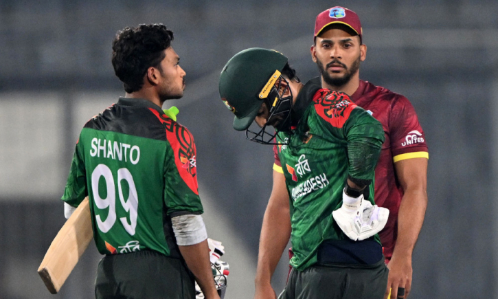 সুপার ওভারে ১ রানে জিতে সিরিজে টিকে রইল ওয়েস্ট ইন্ডিজ সুপার ওভারে ১ রানে জিতে সিরিজে টিকে রইল ওয়েস্ট ইন্ডিজ