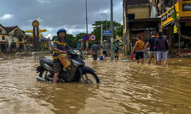 ভিয়েতনামে বন্যা: ৪১ জনের মৃত্যু, নিখোঁজ ৯