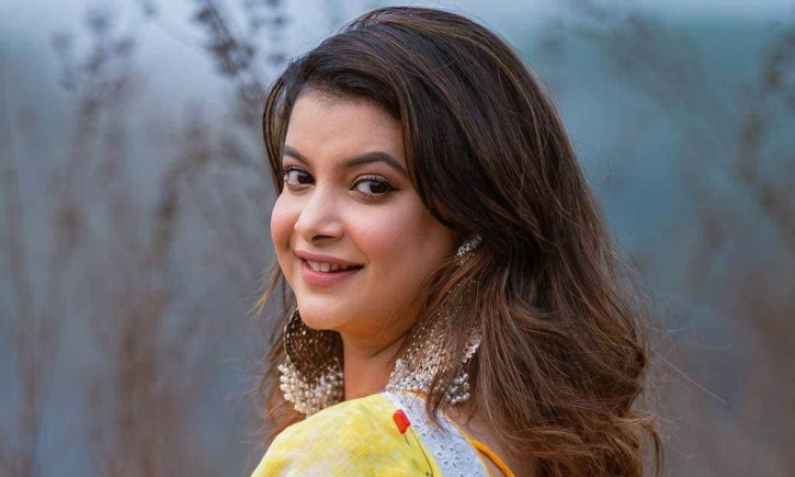 বিয়ে নিয়ে সমালোচনার খোলামেলা জবাব দিলেন শবনম ফারিয়া