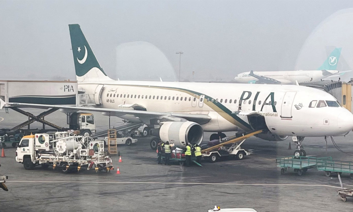 ঋণের চাপ রাষ্ট্রীয় বিমান সংস্থা বিক্রি করছে পাকিস্তান