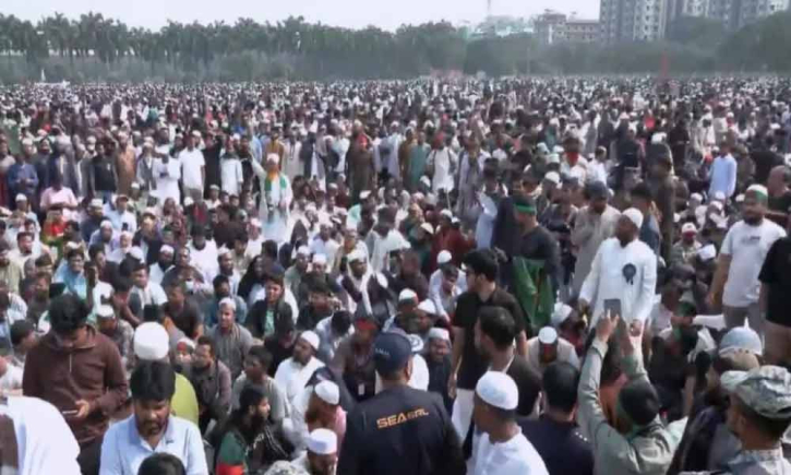 শহীদ হাদির জানাজায় অংশ নিয়েছে লাখো মানুষ