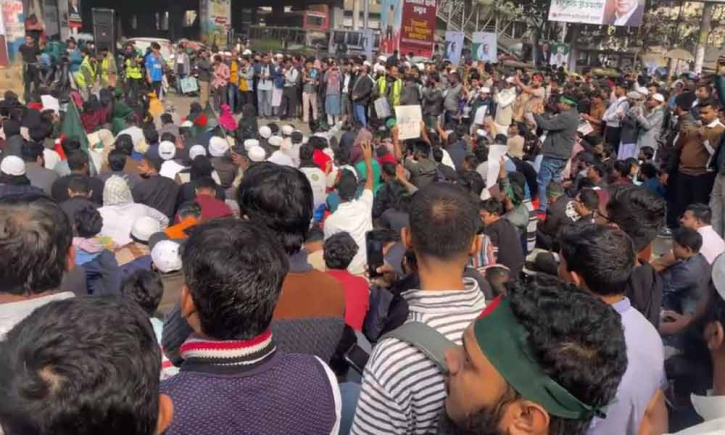 ফের শাহবাগ মোড়ে অবস্থান নিল ইনকিলাব মঞ্চ