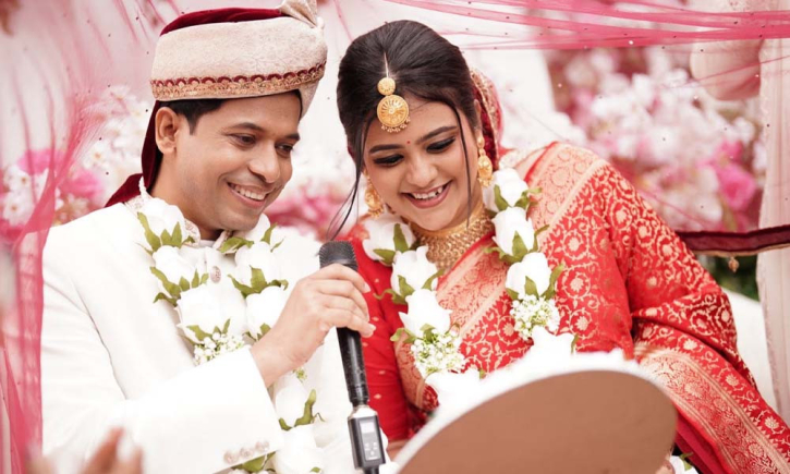 ‘প্রতিদানে আমি জনম জনম কাঁদিব’