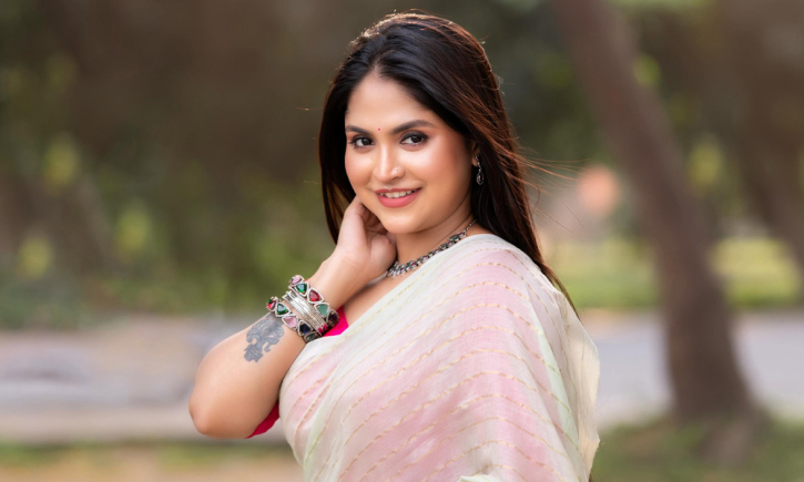 ‘আমাকে রীতিমতো অন্তর্বাস খুলে দেখাতে হয়েছে’