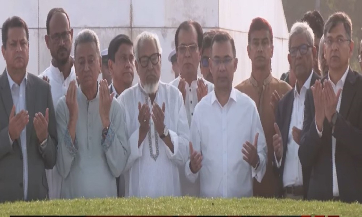 জিয়াউর রহমান ও খালেদা জিয়ার সমাধিতে তারেক রহমানের শ্রদ্ধা
