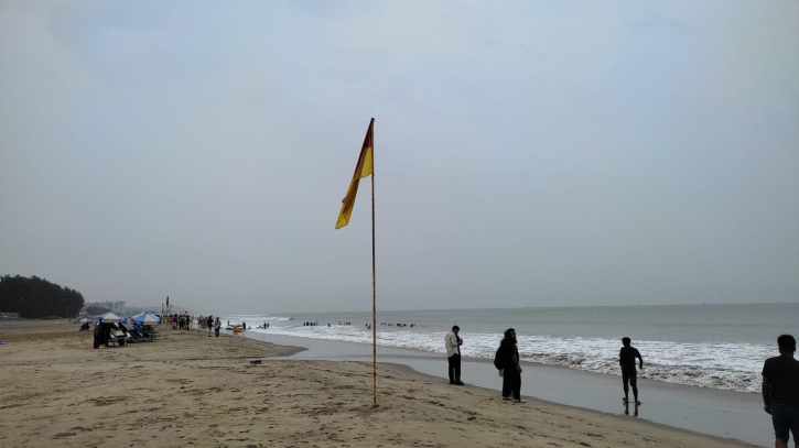 আবারও ঘূর্ণিঝড় আতঙ্কে কক্সবাজার উপকূলের মানুষ আবারও ঘূর্ণিঝড় আতঙ্কে কক্সবাজার উপকূলের মানুষ