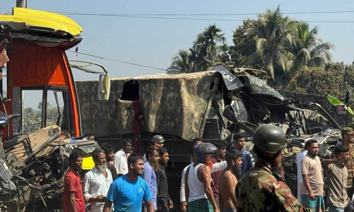 ময়মনসিংহে ট্রাক-বাস সংঘর্ষে নিহত ৩