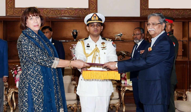 রাষ্ট্রপতির কাছে নেদারল্যান্ডস রাষ্ট্রদূতের পরিচয় পত্র পেশ রাষ্ট্রপতির কাছে নেদারল্যান্ডস রাষ্ট্রদূতের পরিচয় পত্র পেশ