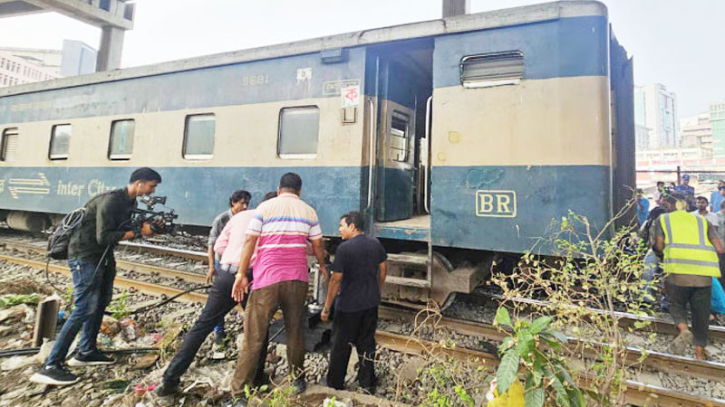 তেজগাঁওয়ে লাইনচ্যুত যমুনা এক্সপ্রেস, বন্ধ সারাদেশের ট্রেন চলাচল