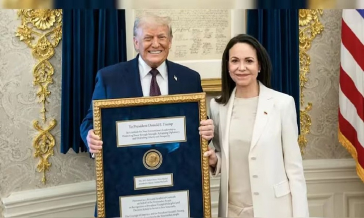 ট্রাম্পকে নোবেল পুরস্কারের পদক উপহার দিলেন মাচাদো