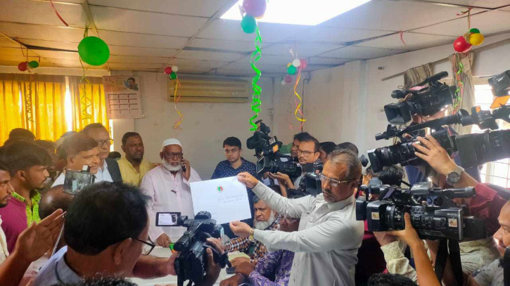 দুই ঘণ্টা দেরিতে শুরু হলো জাতীয় পার্টির মনোনয়ন ফরম বিক্রি দুই ঘণ্টা দেরিতে শুরু হলো জাতীয় পার্টির মনোনয়ন ফরম বিক্রি