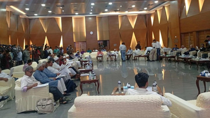 ৩১ জুলাইয়ের মধ্যেই জাতীয় সনদ চূড়ান্ত করতে চায় ঐকমত্য কমিশন ৩১ জুলাইয়ের মধ্যেই জাতীয় সনদ চূড়ান্ত করতে চায় ঐকমত্য কমিশন