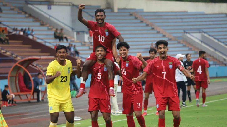 ১২ মিনিটের ঝড়, সিঙ্গাপুরকে হারিয়ে শেষটা রাঙালো বাংলাদেশ