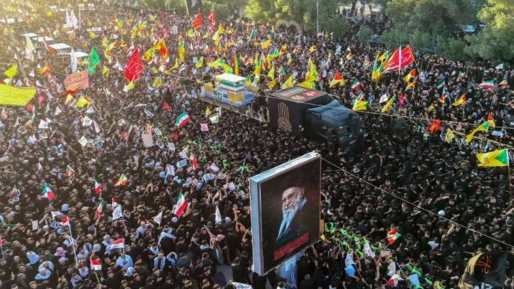 নাজাফে খামেনির জানাজায় লাখো মানুষের ঢল, বৃহস্পতিবার দাফন