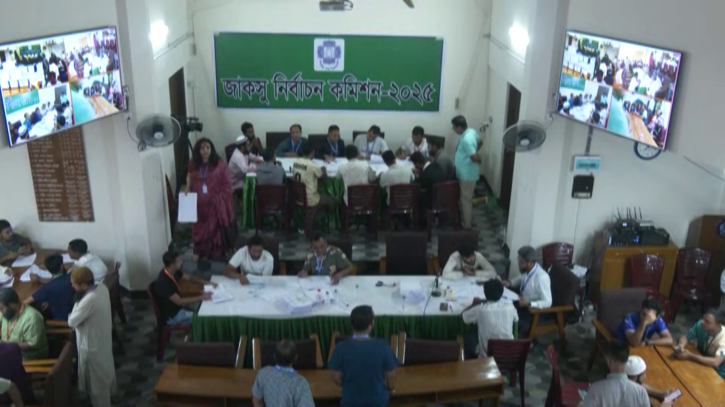 জাকসু ভোট গণনায় ধীরগতি জাকসু ভোট গণনায় ধীরগতি