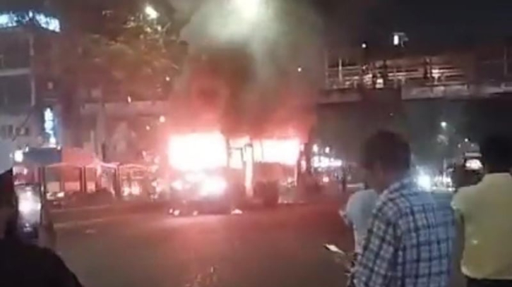 ঢাকায় ৮ স্থানে ককটেল বিস্ফোরণ, তিন বাসে আগুন
