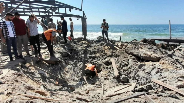 গাজায় সৈকত ক্যাফেতে ইসরাইলি বোমায় নিহত ৩৯ গাজায় সৈকত ক্যাফেতে ইসরাইলি বোমায় নিহত ৩৯