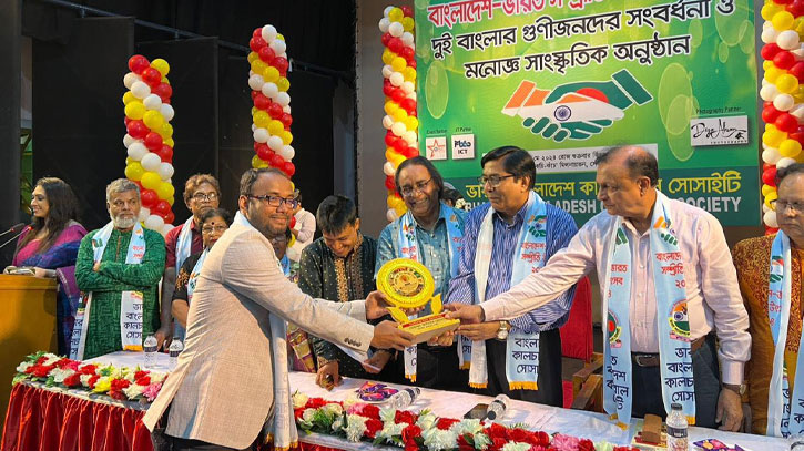 সাংবাদিকতায় ‘মহাত্মা গান্ধী পিস অ্যাওয়ার্ড’ পেলেন আনোয়ার হোসেন সাংবাদিকতায় ‘মহাত্মা গান্ধী পিস অ্যাওয়ার্ড’ পেলেন আনোয়ার হোসেন