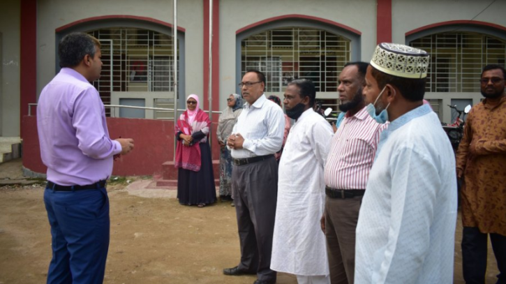 শুদ্ধভাবে জাতীয় সংগীত গাইতে না পারায় শিক্ষককে শোকজ শুদ্ধভাবে জাতীয় সংগীত গাইতে না পারায় শিক্ষককে শোকজ