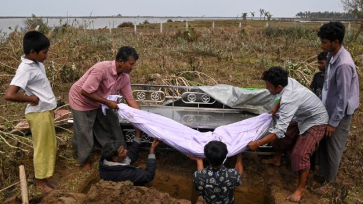 মোখার আঘাতে মিয়ানমারে মৃত বেড়ে ৮১ মোখার আঘাতে মিয়ানমারে মৃত বেড়ে ৮১
