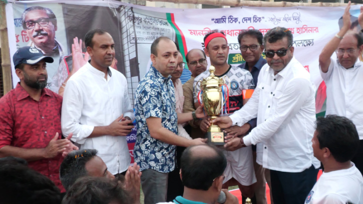 ঝিনাইদহে গিয়ে ৩-১ গোলে হারল ব্যারিস্টার সুমনের দল ঝিনাইদহে গিয়ে ৩-১ গোলে হারল ব্যারিস্টার সুমনের দল