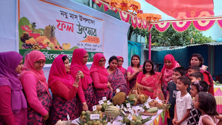 ঝিনাইদহে উৎসবমুখর পরিবেশে দিনব্যাপী ফল উৎসব