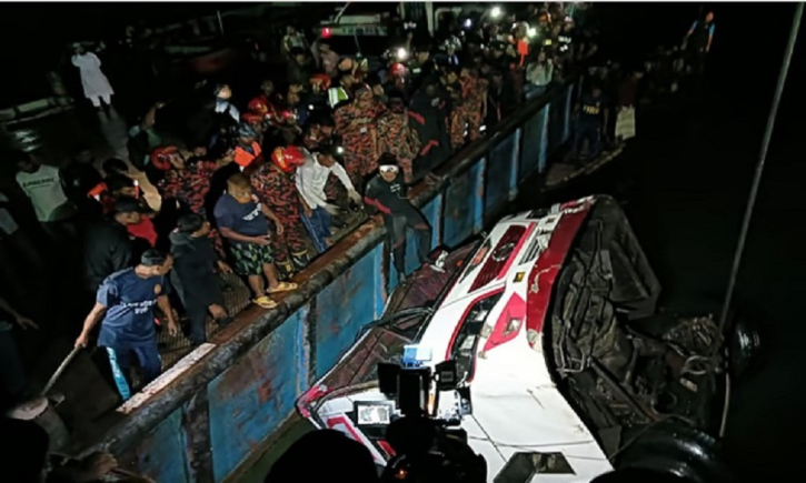 পদ্মায় বাসডুবিতে নিহত বেড়ে ২৪, পাঁচ সদস্যের তদন্ত কমিটি গঠন