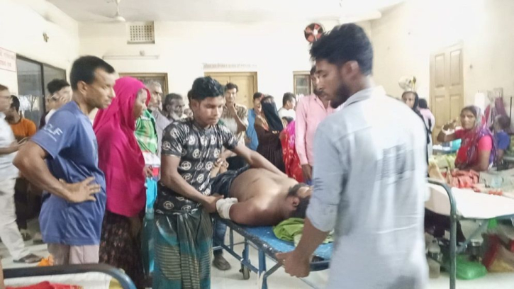 চুয়াডাঙ্গায় ট্রাক-ইজিবাইক সংঘর্ষে প্রাণ গেল ৩ জনের, আহত ৫ চুয়াডাঙ্গায় ট্রাক-ইজিবাইক সংঘর্ষে প্রাণ গেল ৩ জনের, আহত ৫