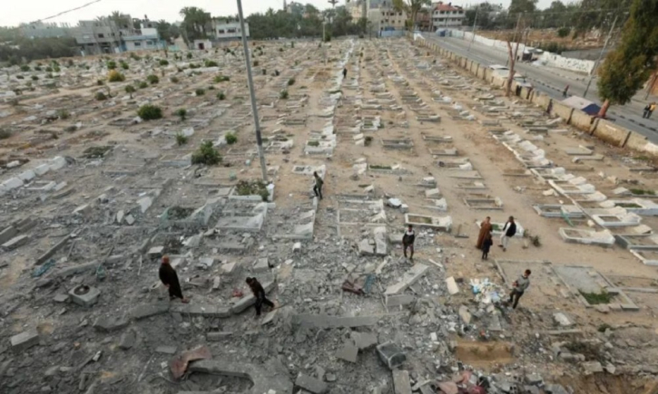 গাজায় শত শত ফিলিস্তিনির কবর ধ্বংস করে ইসরাইলি সেনাদের উল্লাস