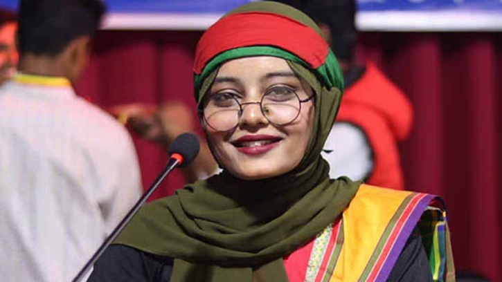 ফেসবুক লাইভে এসে রাজনীতি ছাড়ার ঘোষণা বৈষম্যবিরোধী নেত্রীর