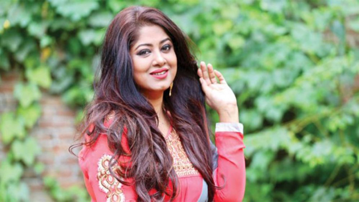 আবারও অভিনয়ে ফিরলেন মৌসুমী আবারও অভিনয়ে ফিরলেন মৌসুমী