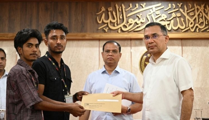 জুলাই শহীদ-গুমের শিকার পরিবারের ৭৪ জনকে নিয়োগপত্র প্রদান