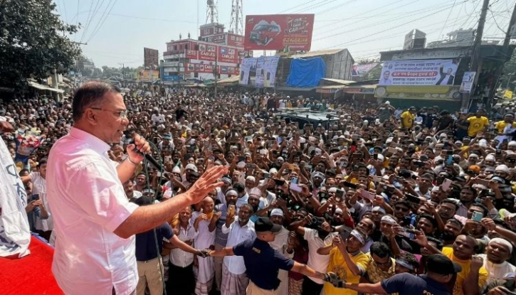 উত্তরের পথে প্রধানমন্ত্রীর সম্প্রীতির বার্তা