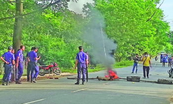 অবরোধে থমকে গেছে খাগড়াছড়ি