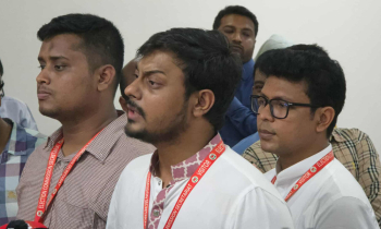 ‘ইসিকে গনিমতের মাল হিসেবে ভাগ করে নিয়েছে’