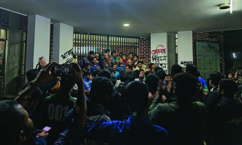 শাকসু ভোট ১৭ ডিসেম্বর—তারিখ পরিবর্তনে শিক্ষার্থীদের তীব্র বিক্ষোভ শাকসু ভোট ১৭ ডিসেম্বর—তারিখ পরিবর্তনে শিক্ষার্থীদের তীব্র বিক্ষোভ