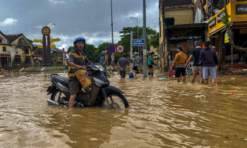 ভিয়েতনামে বন্যা: ৪১ জনের মৃত্যু, নিখোঁজ ৯
