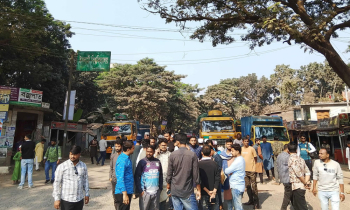 কুষ্টিয়া-খুলনা মহাসড়ক অবরোধ ইবি শিক্ষার্থীদের