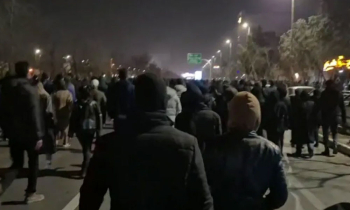 ইরানের বিভিন্ন শহরে ছড়িয়ে পড়েছে সরকার বিরোধী বিক্ষোভ ইরানের বিভিন্ন শহরে ছড়িয়ে পড়েছে সরকার বিরোধী বিক্ষোভ