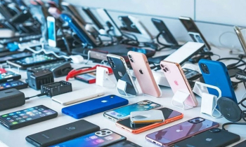 মোবাইল ফোন আমদানিতে বড় সুখবর দিল এনবিআর, কমবে দাম