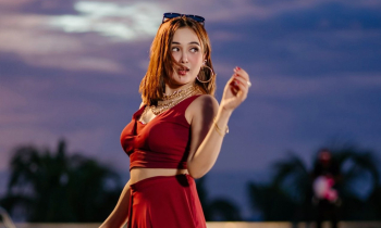 ৬০ বছরেও ‘কিশোরী’ থাকতে চান চমক ৬০ বছরেও ‘কিশোরী’ থাকতে চান চমক