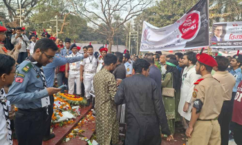 ভাষা শহীদদের শ্রদ্ধা জানাতে শহীদ মিনারে মানুষের ঢল ভাষা শহীদদের শ্রদ্ধা জানাতে শহীদ মিনারে মানুষের ঢল