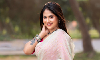 ‘আমাকে রীতিমতো অন্তর্বাস খুলে দেখাতে হয়েছে’