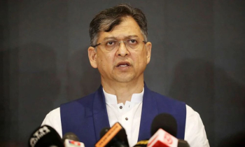‘আওয়ামী লীগ বিদেশ থেকে উঁকিঝুকিঁ দিচ্ছে, তৎপরতার মুরোদ নেই’