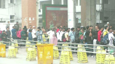 বেনাপোল বন্দর দিয়ে যাত্রী যাতায়াত কমেছে ১০ লাখের বেশি